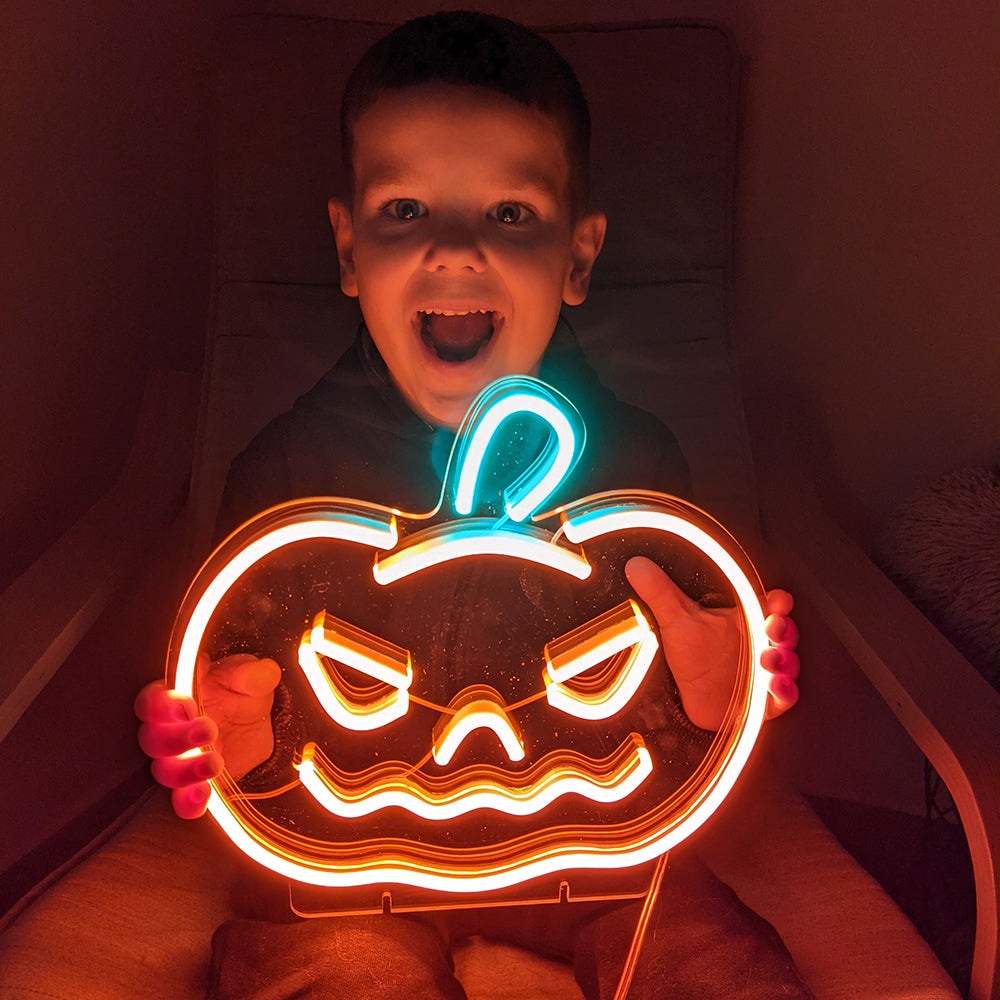 Neon sign "Pumpkin head"