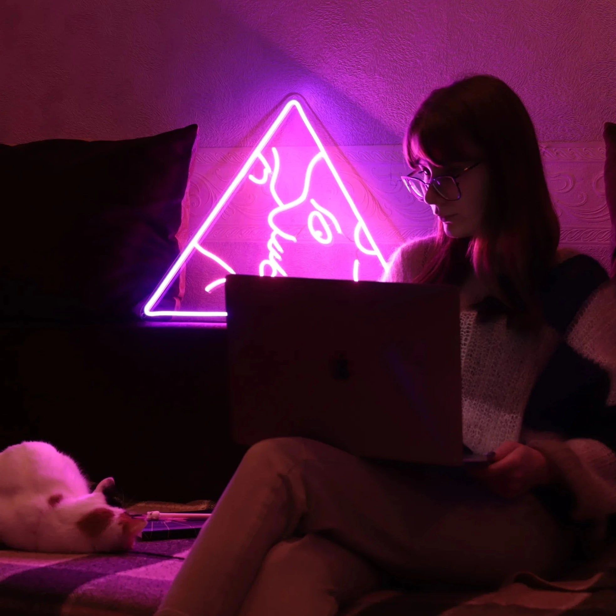 Couple Kissing Aesthetic LED Neon Sign