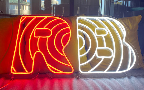 Neon sign "RB"