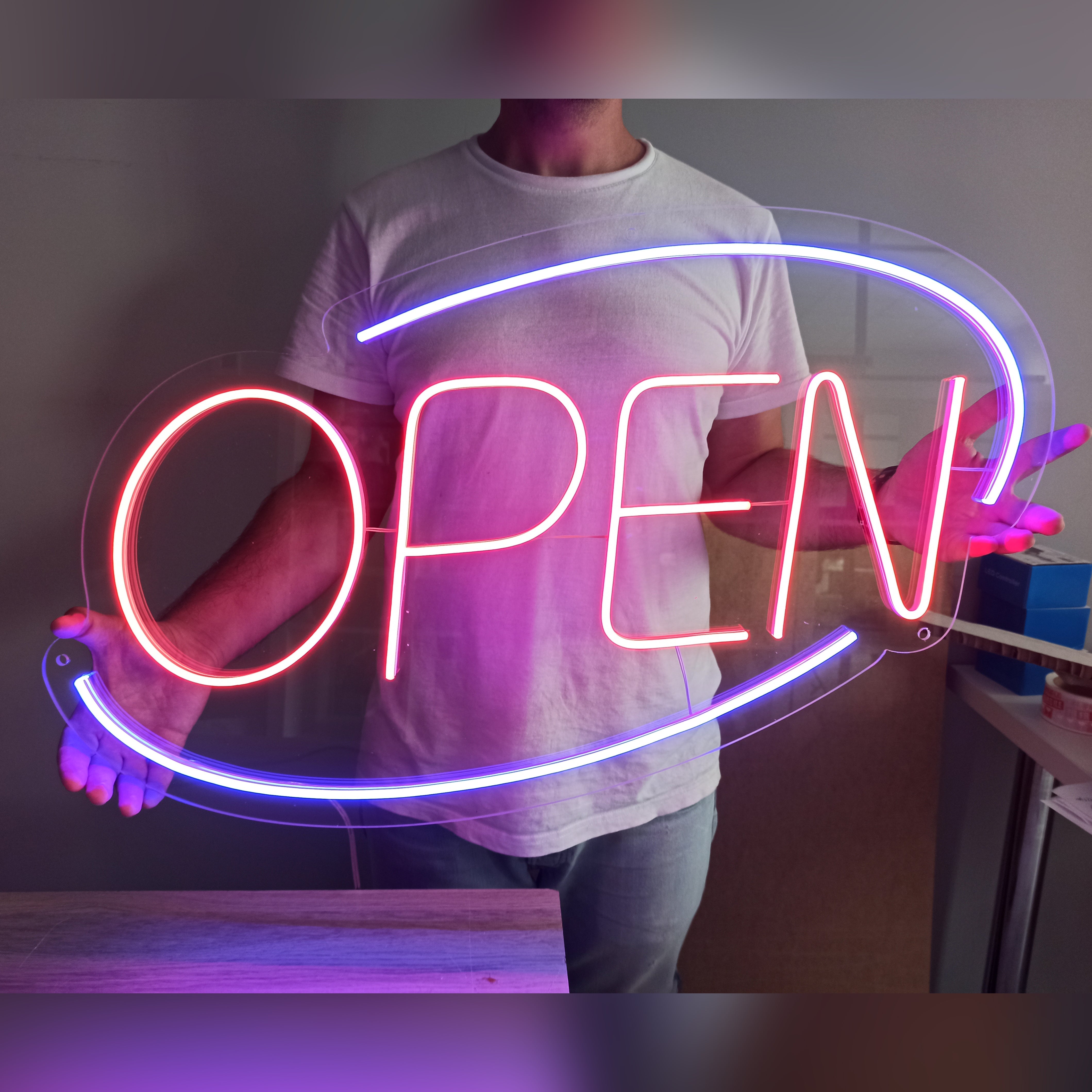 Neon Sign "Open"